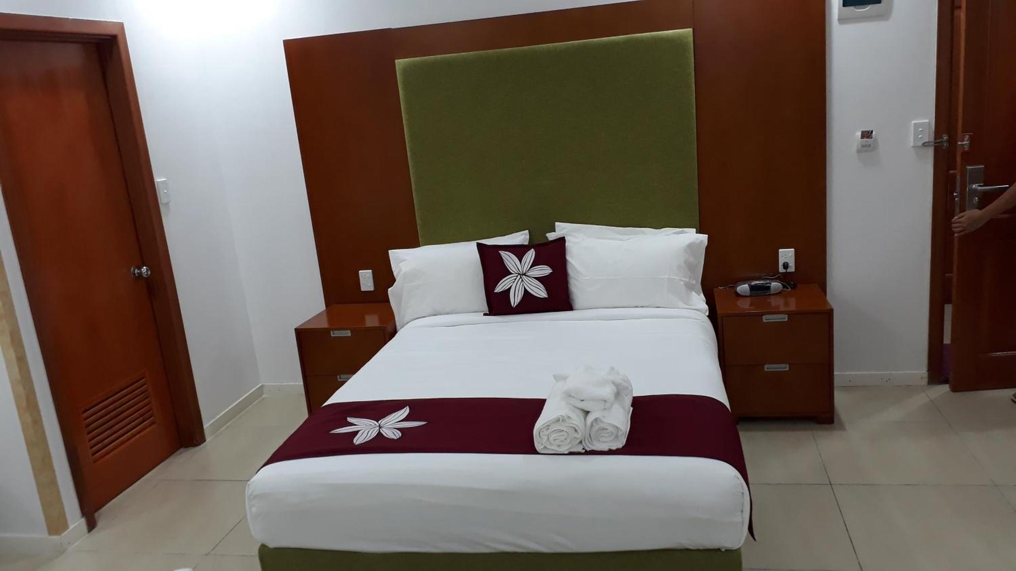 Alec'S Hotel Απία Εξωτερικό φωτογραφία