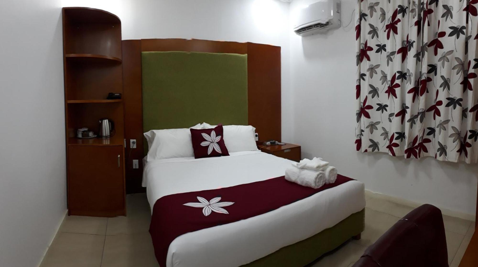 Alec'S Hotel Απία Εξωτερικό φωτογραφία