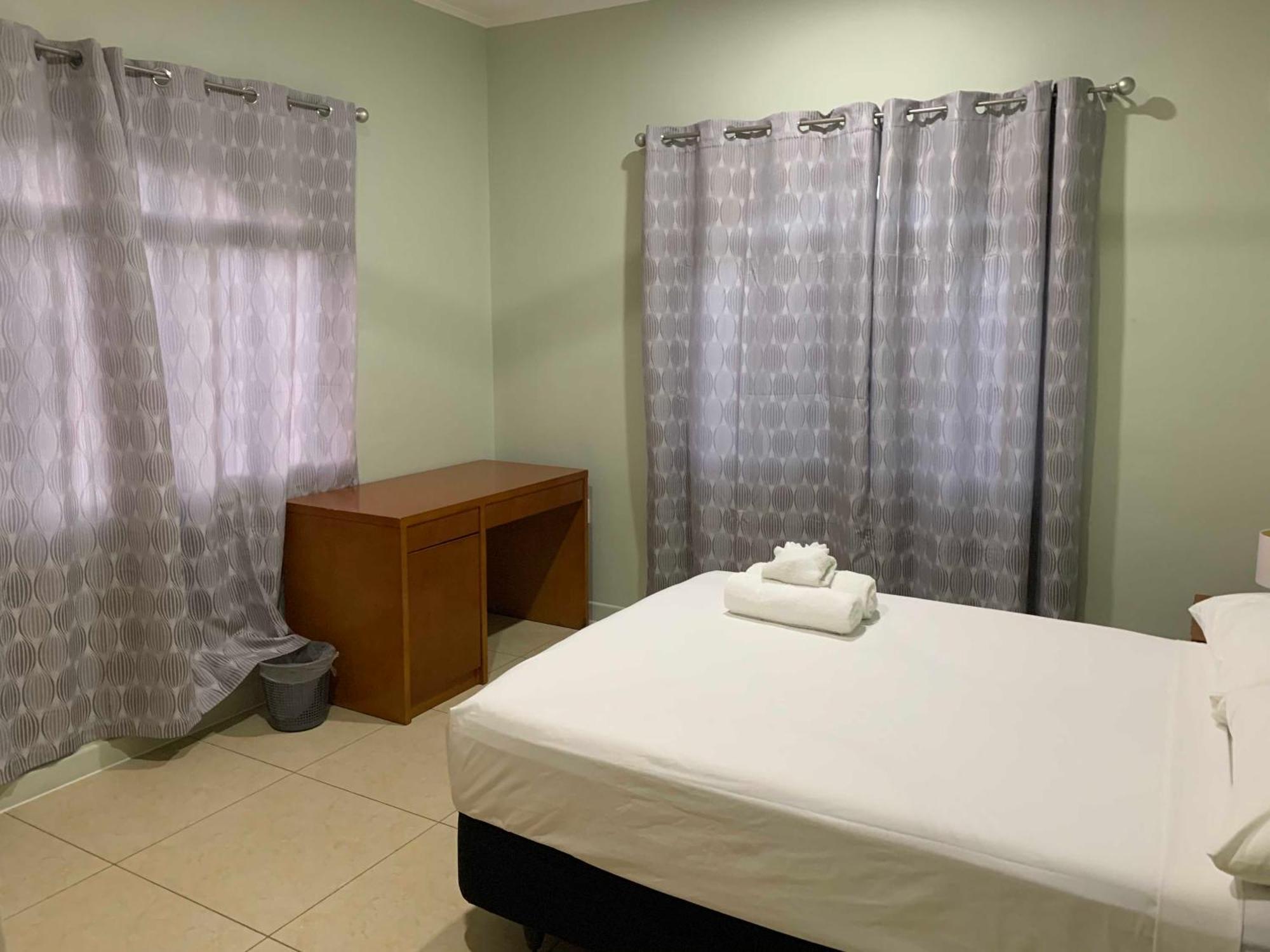 Alec'S Hotel Απία Εξωτερικό φωτογραφία
